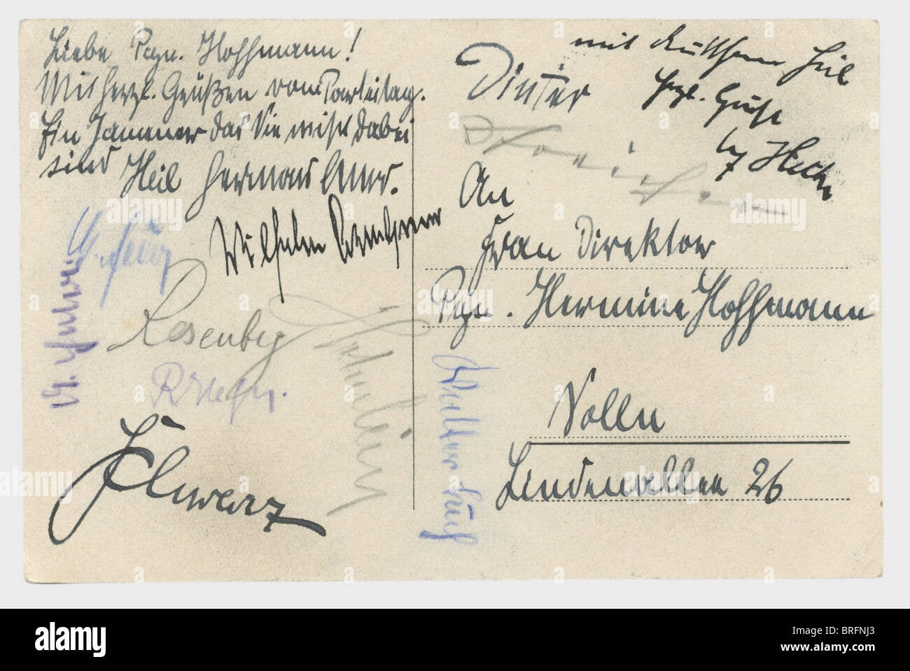 Hermine Hoffmann - carte postale du Congrès du Parti Reich 1927 avec les signatures d'Adolf Hitler, Rudolf Heß, Hermann Esser, Joseph Goebbels, Gottfried Feder, Alfred Rosenberg, F.X. Schwarz,Julius Streicher,Arthur Dinter,Adolf Hühnlein,Walte,signé en encre,crayon,et crayon indélébile. Carte postale (transl.)'Fête du congrès de Nuremberg 1927', une photo de groupe montrant Hitler portant le lederhosen, Gottfried Feder et Arthur Dinter au centre, flanqué de Goebbels, Hühnlein et d'autres signeurs. Sur le bord écrit en encre(transl.)'nous sommes l'Allemagne! Zö,droits-supplémentaires-Clearences-non disponible Banque D'Images