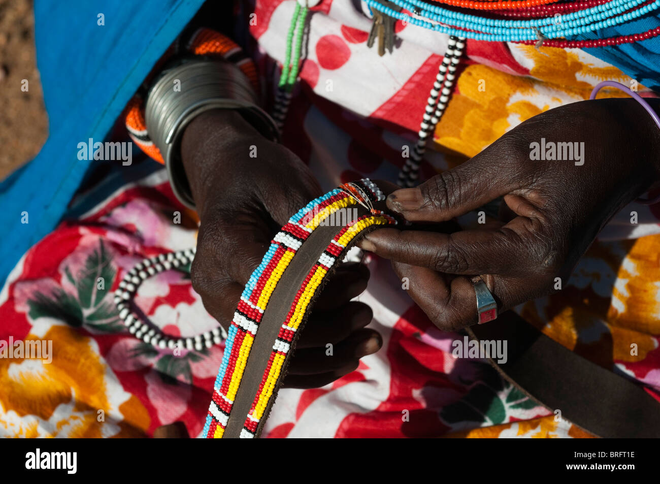 Détail de Samburu Woman hands, Loisaba Wilderness Conservancy, Laikipia, Kenya. Banque D'Images