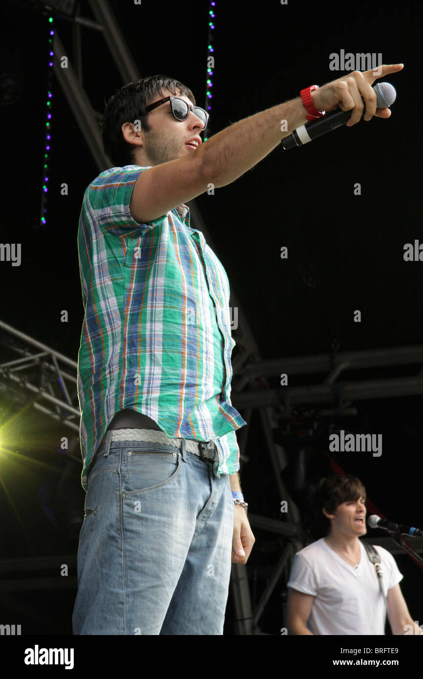 Par exemple, le rappeur britannique et singer, effectue au Camp Bestival dans le Dorset, juillet 2010. Hits : "Regardez le soleil venir jusqu'. Banque D'Images