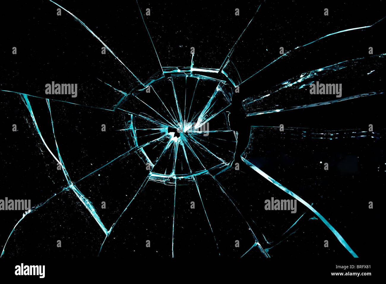 Les éclats de verre sur fond noir Banque D'Images