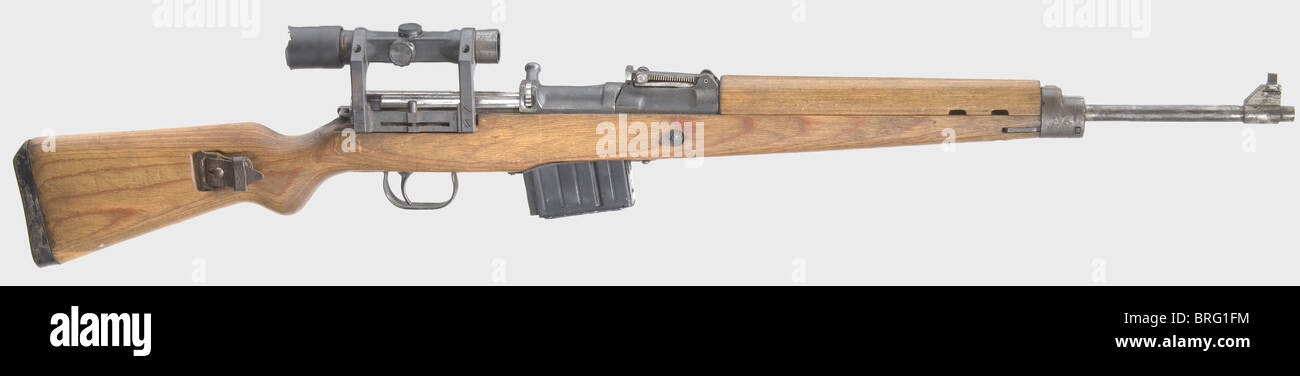 Un fusil semi-automatique K 43, code 'ac 45', numéro de série à l'intérieur du bloc 'f', calibre 8 x 57, n° 4773f. Numéros correspondants. Alésage légèrement rugueux. 10 photos. Production: Walther-Werke II Neuengamme / BLM(fabricants doubles). Acceptation aigle/'214'. Finition d'origine, corps et raccords tachetés, chambre de blocage fraisés et usés, éventuellement remplacés ultérieurement. Verrouiller le système en fonctionnement dur, doit être réparé. Oscilloscope ZF 4 sur support inconnu, techniquement et optiquement en bon état, marqué 'GW ZF 4 / 41388 / ddx.', sous le vent, également marqué 'l' pour Luftwaffe. Ma presque impeccable, droits supplémentaires-Clearences-non disponible Banque D'Images