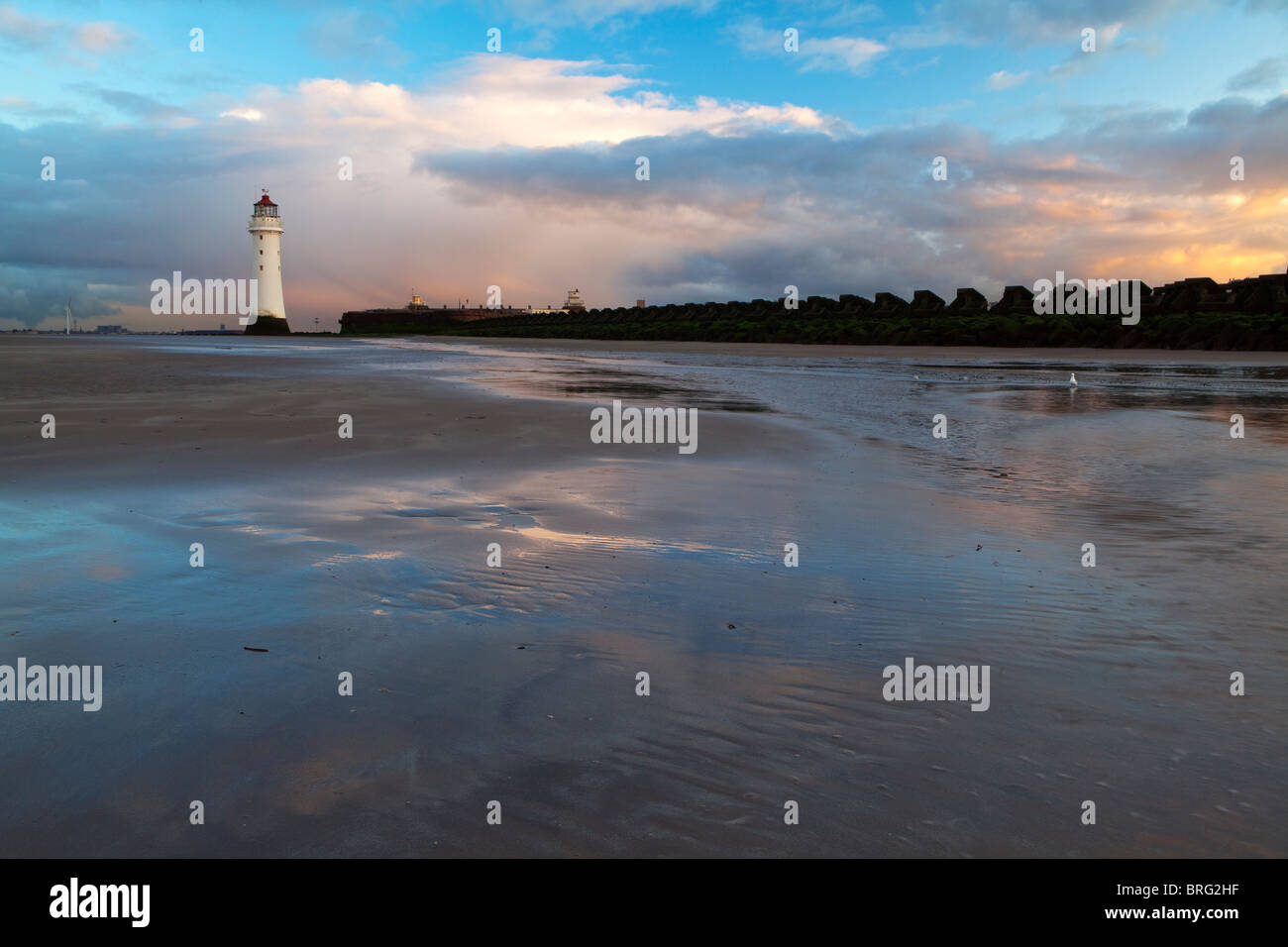 Le coucher du soleil, nouveau phare de Brighton, Wirral Banque D'Images