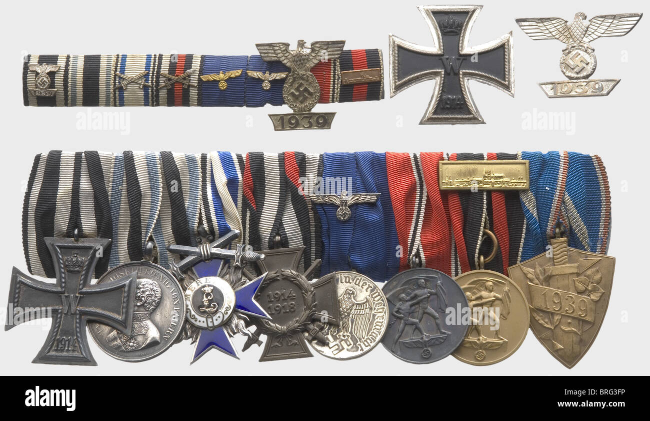 Bavière, un groupe de décoration avec une barre de huit pièces de médaille., Croix de fer 1914,2nd classe. Médaille d'argent bavaroise pour la bravoure, type de Ries (OEK 492), ordre de mérite militaire 4e classe avec épées, argent, médaillon d'une pièce (OEK 410). Croix d'honneur des combattants avant. Médaille du service de l'Empire allemand 4 ans (OEK 3855). Médaille autrichienne de l'Anschluss (OEK 3516), Médaille de la Sudetenland Anschluss avec le barreau de la forteresse de Prague (OEK 3517/18), Slovaquie, Médaille de l'indépendance, 1939. La pièce est livrée avec la barre de ruban avec la Croix de fer 1914, 1ère classe, et les 1939 classps pour les deuxièmes prix o, droits supplémentaires-Clearences-non disponible Banque D'Images