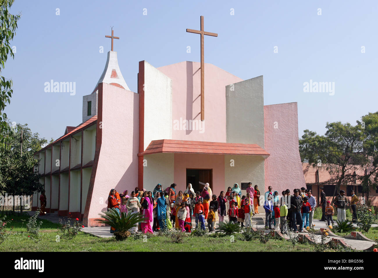 Du dimanche dans une église catholique dans la région de Rampur, Uttar Pradesh, Inde Banque D'Images