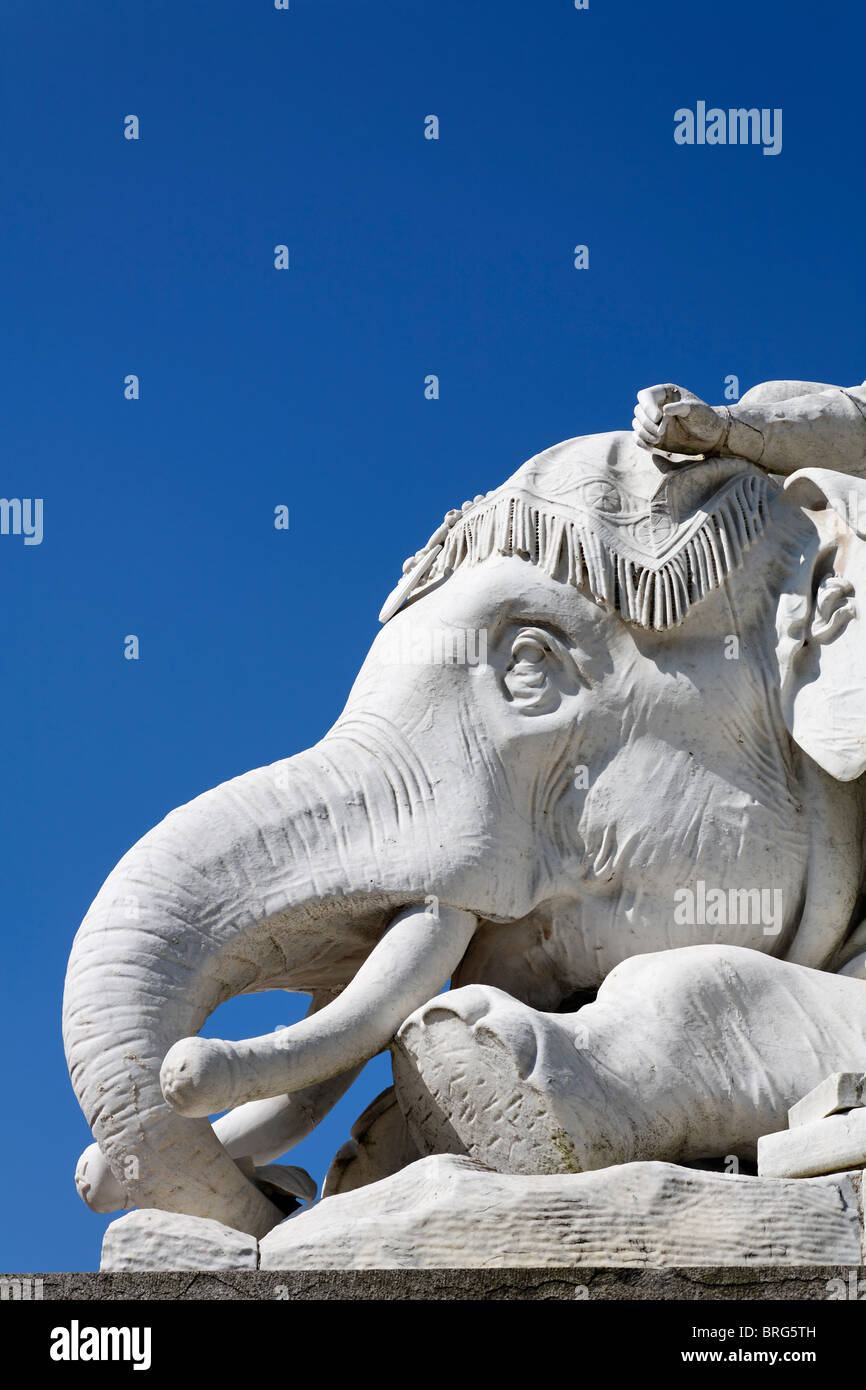 Sculpture d'éléphant par John Henry Foley, à l'Albert Memorial, Kensington Gardens, London, UK Banque D'Images