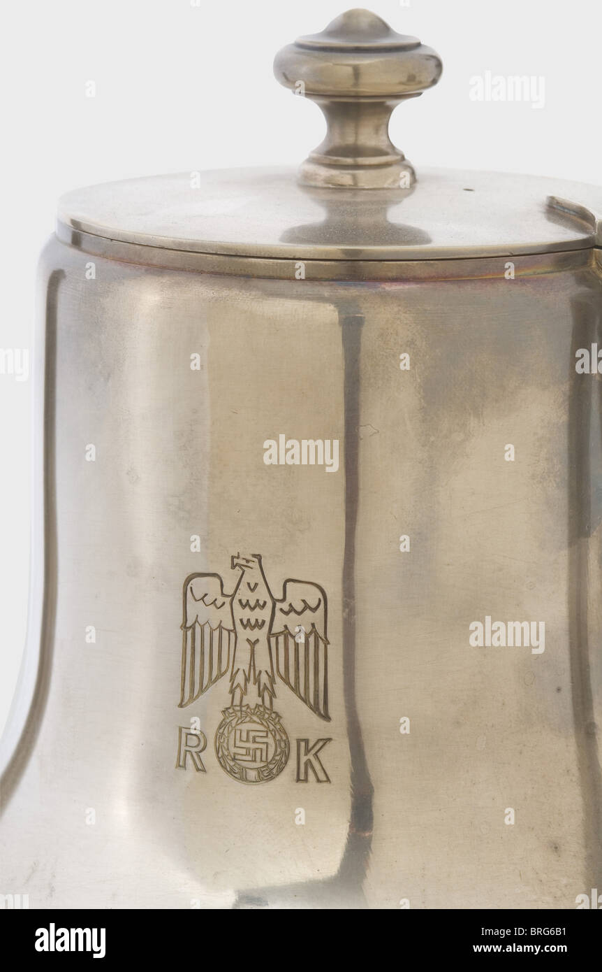 Adolf hitler a coffee pot Banque de photographies et d'images à haute  résolution - Alamy
