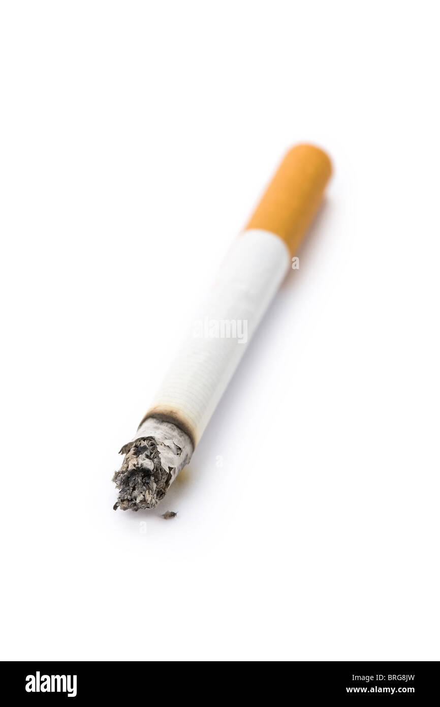 Une cigarette avec fond blanc Banque D'Images