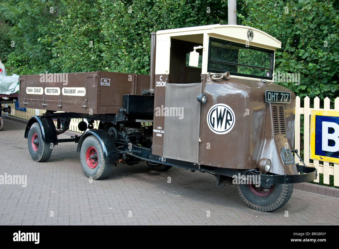 1928 camion avec remorque à trois roues Banque D'Images