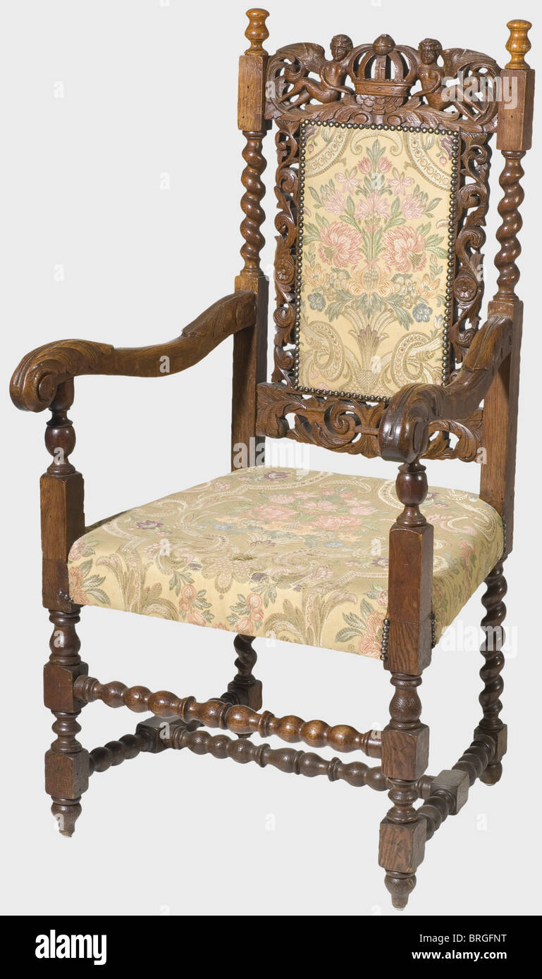 L'archiduc Franz Ferdinand d'Autriche-Este (1863 - 1914), fauteuil du  château de Konopischt, en chêne coloré et richement sculpté. Bretelles  nodulaires tournées et éléments décoratifs. Le dos est surmonté d'une  moulure fleurie ajourée
