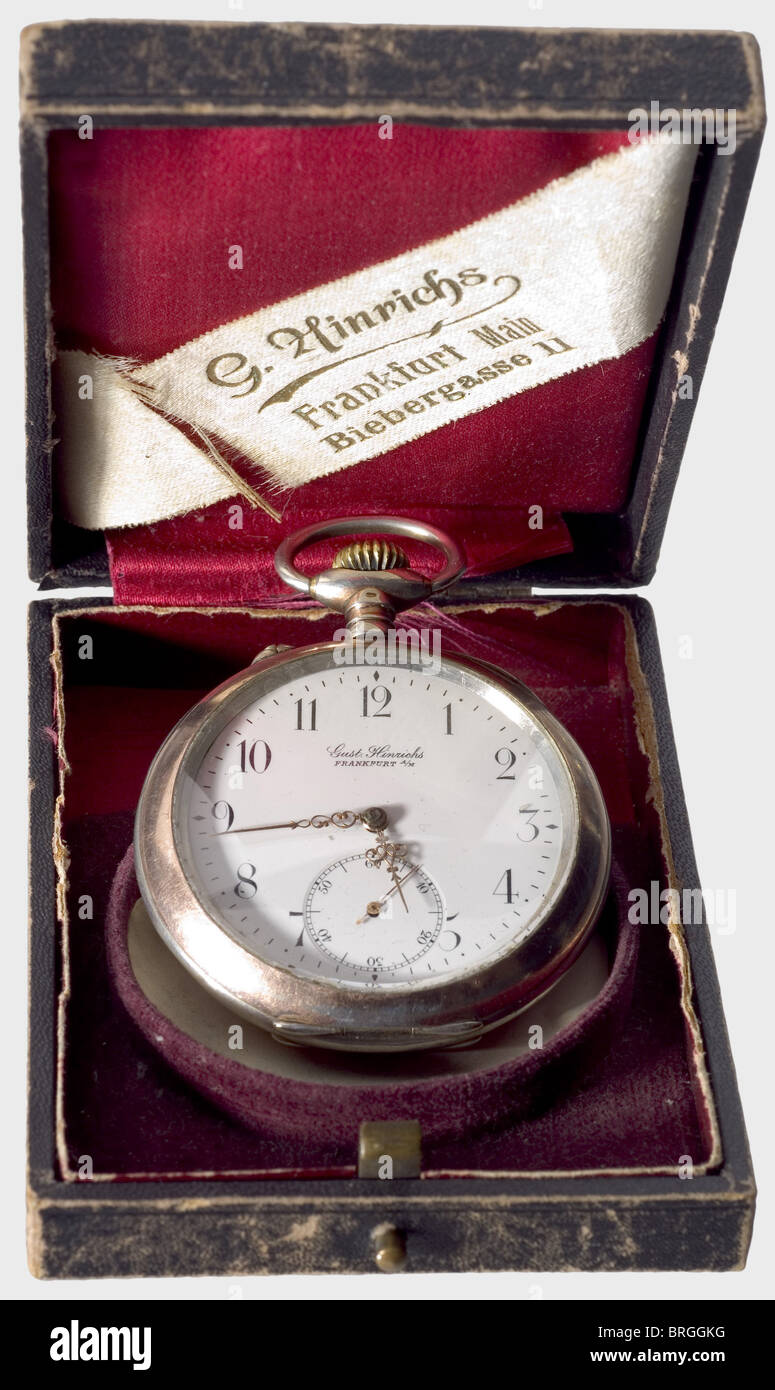 Kaiser Wilhelm II - Friedrich Hansen, une montre de poche de présentation Silver case, doré aux endroits No.1469945.la plaque de couverture porte le chiffre impérial 'W', gravé à l'intérieur, 'em Betriebsarbeiter Friedrich Hansen'(à la machiniste Friedrich Hansen).la plaque de couverture arrière porte un de Wilhelm II entouré d'une couronne et surmontée d'une couronne et de l'inscription, 'Järige für Jäge 30 Traité Dienst - Königl.Feuerwerks Laboratorium Spandau 1909'(pour 30 ans de service loyal - Royal explosives Laboratory Spandau 1909'.Enameled Dial.Filigree Hands.Fabricant i,droits supplémentaires-Clearences-non disponible Banque D'Images