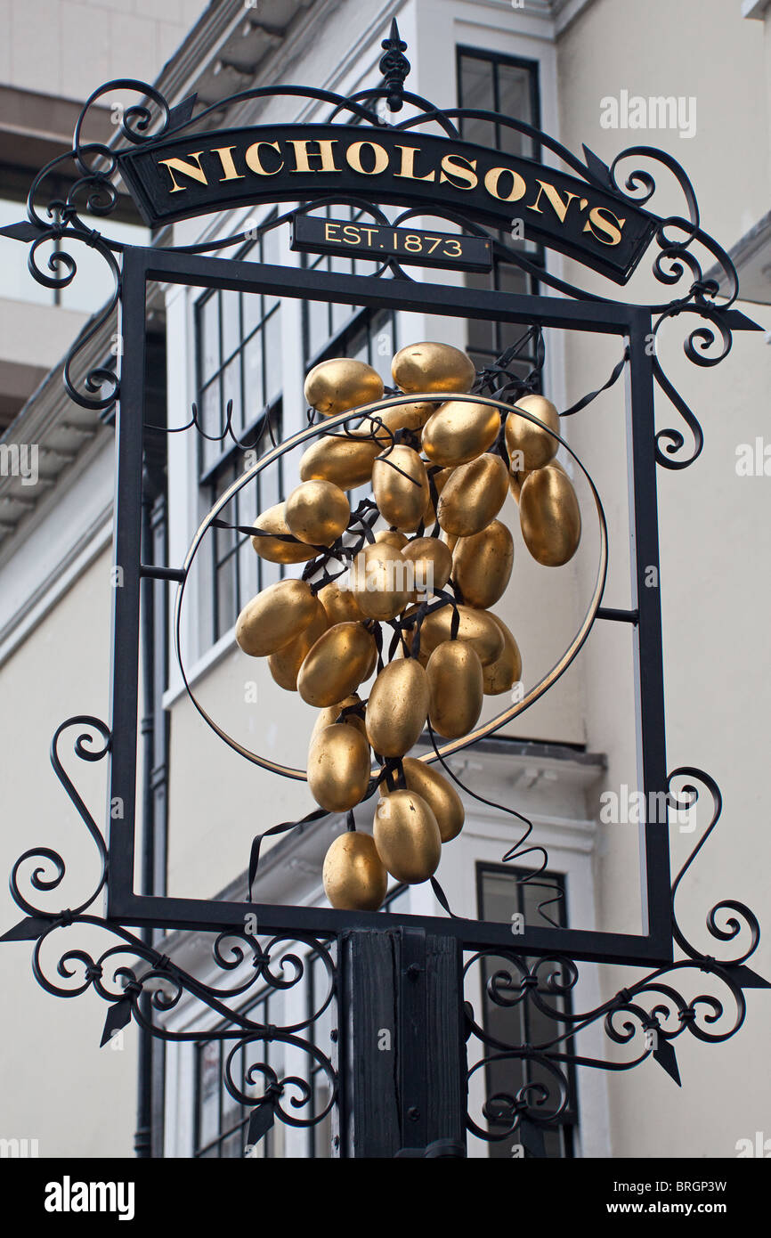 Ville de London Aldgate High Street, le cerceau et le raisin Août 2010 Banque D'Images