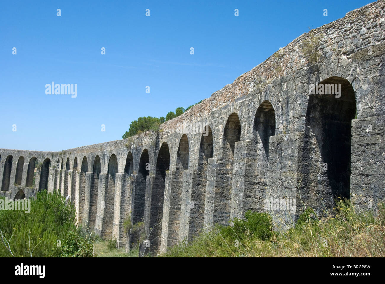 Pegões aqueduc monumental à Tomar. Rangée d'Arches Banque D'Images