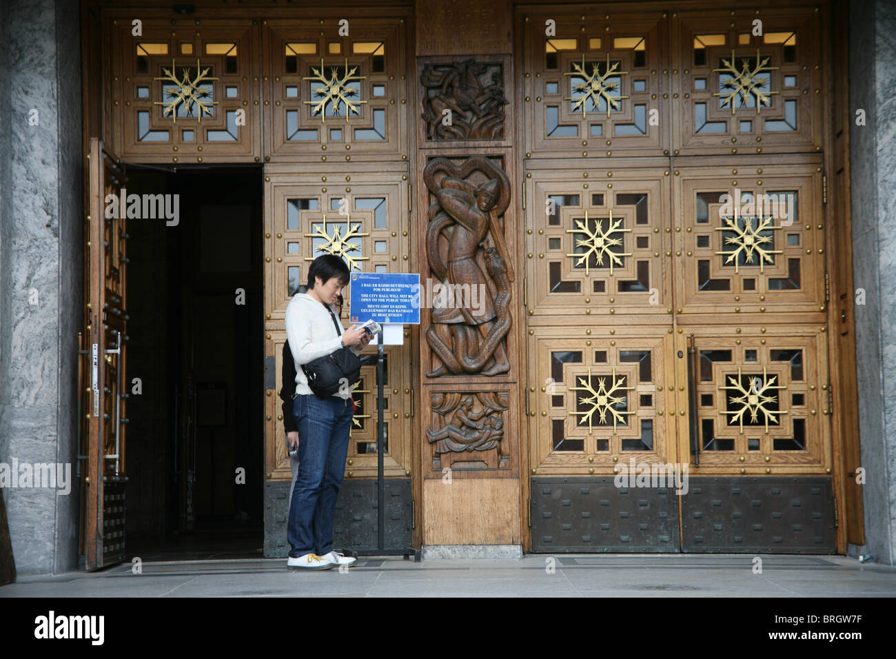 L'Hôtel de Ville d'Oslo Oslo rådhus qui abrite la mairie, l'administration de la ville, et d'ateliers d'art et galeries. Banque D'Images