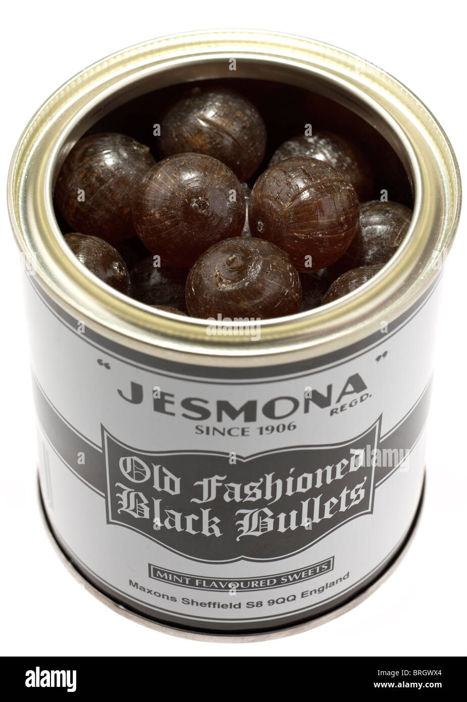 Ouverture du pot d'Jesmona Maxons de Sheffield noir à l'ancienne bonbons balle Banque D'Images