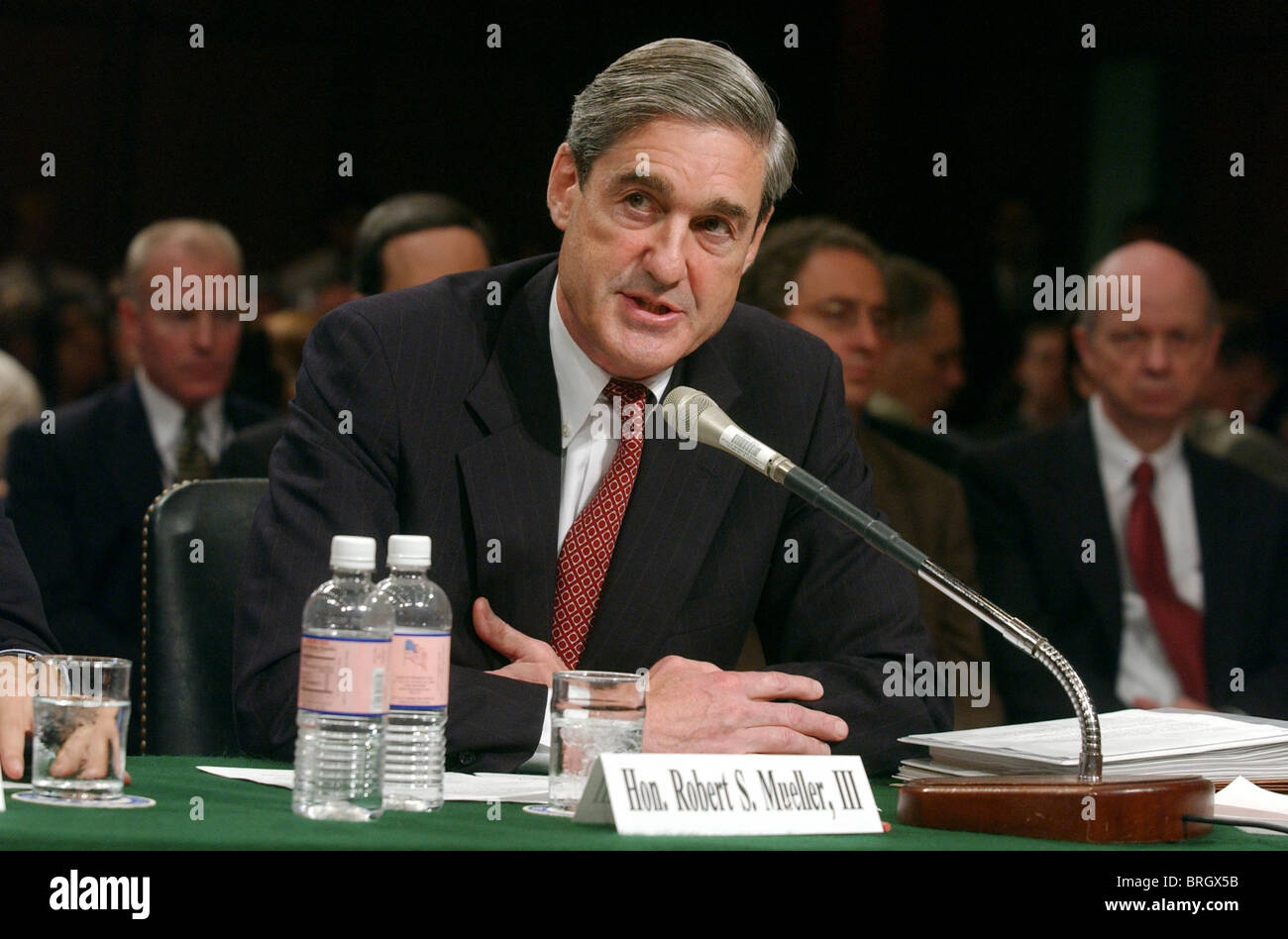 Le Directeur du FBI Robert Mueller parle au cours de l'audience la Commission Judiciaire du Sénat sur la colline du Capitole à Washington. Mueller le jeudi Banque D'Images