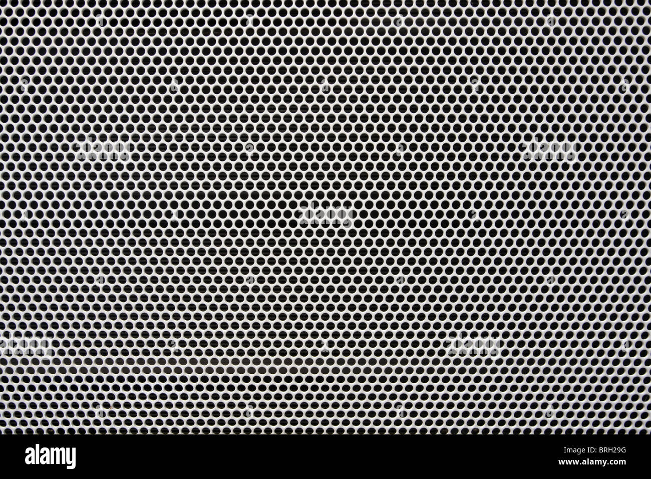Radiateur peint en blanc fond de grille métallique Banque D'Images
