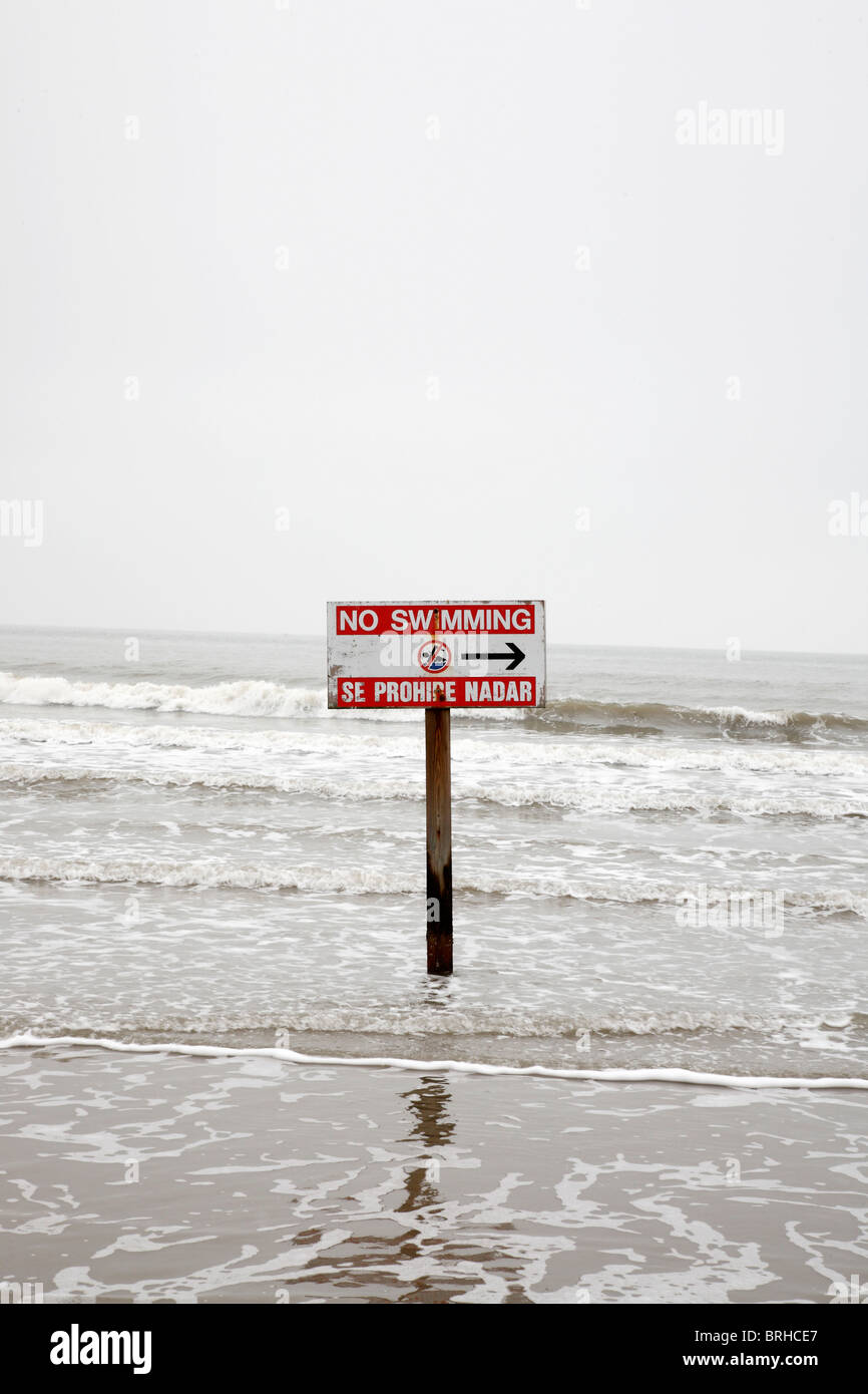 Aucun signe de natation sur la plage Banque D'Images