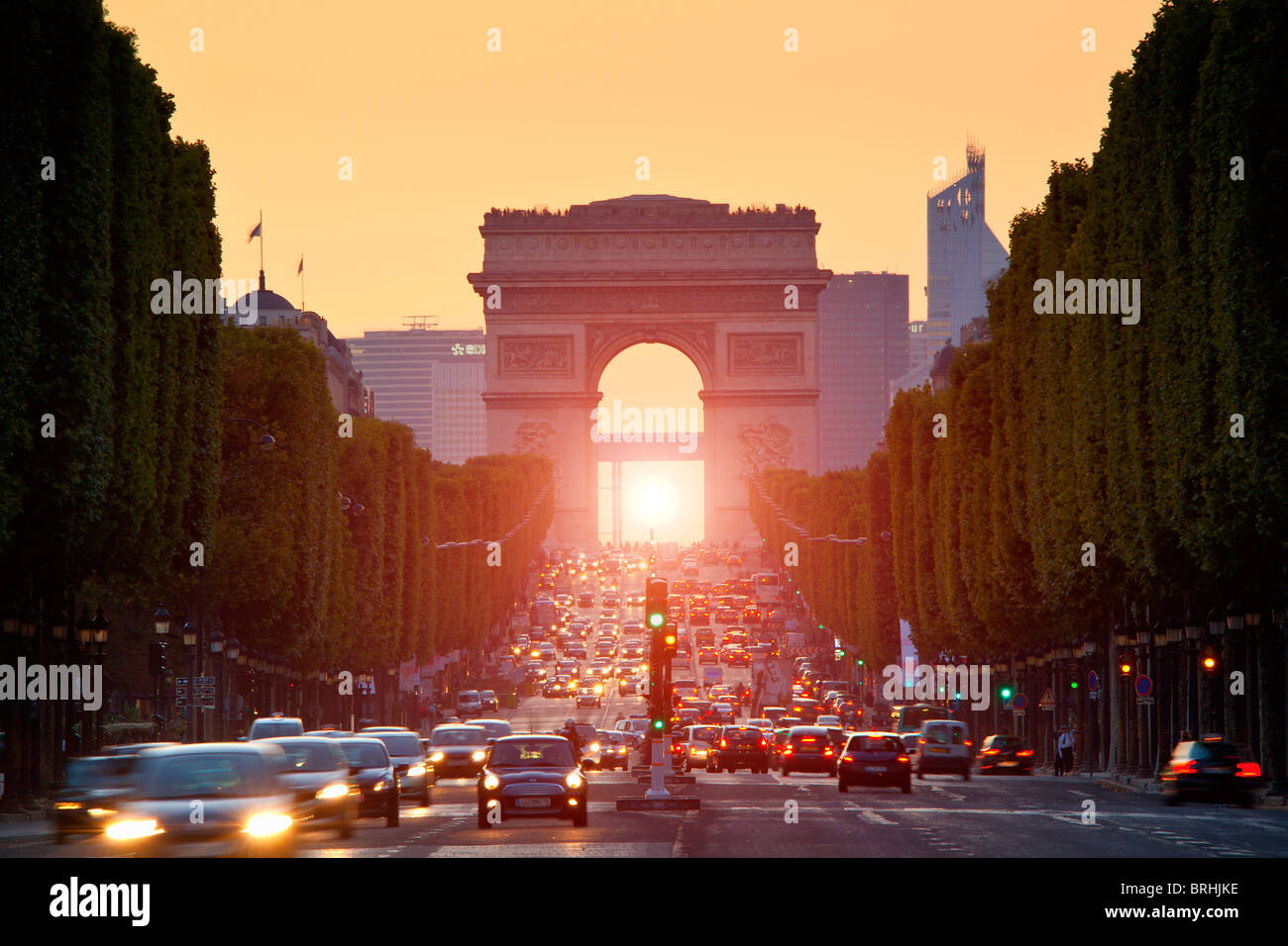 Paris, les Champs-Élysées au coucher du soleil Banque D'Images