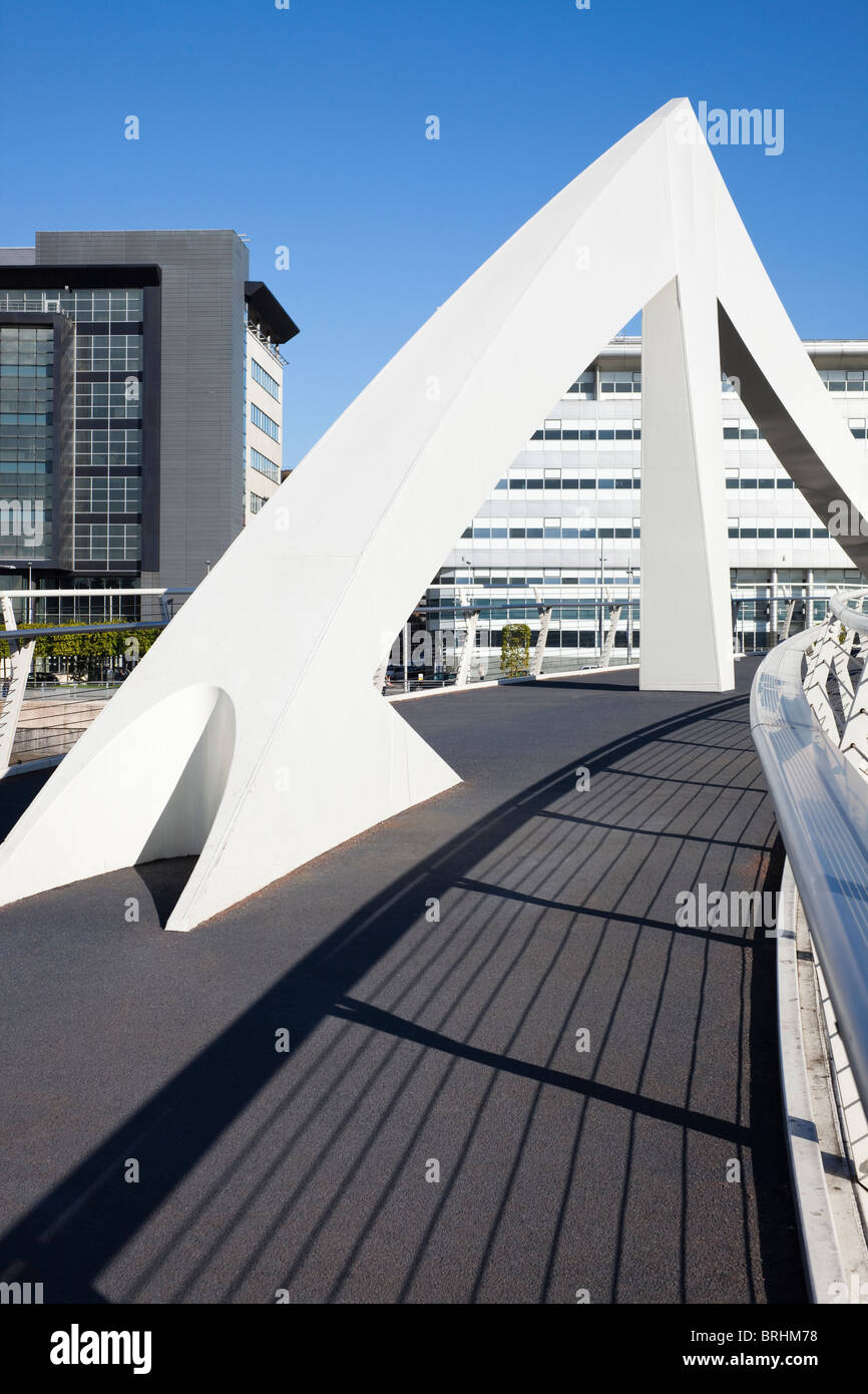 Le Pont de serpentin, sur la rivière Clyde à partir de Tradeston à l'Broomielaw, Glasgow, Ecosse Banque D'Images