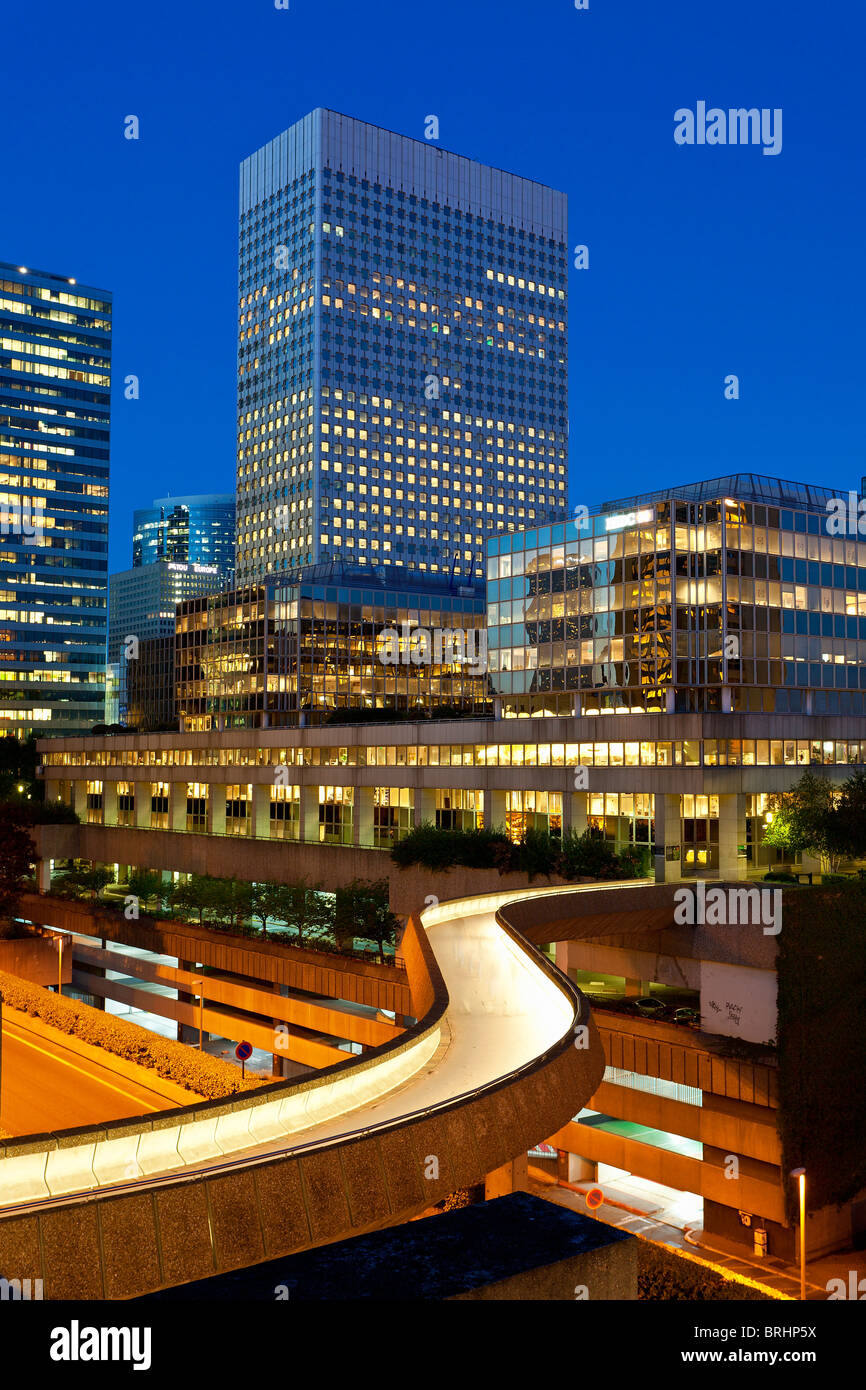 Paris, le quartier financier, la défense de nuit Banque D'Images