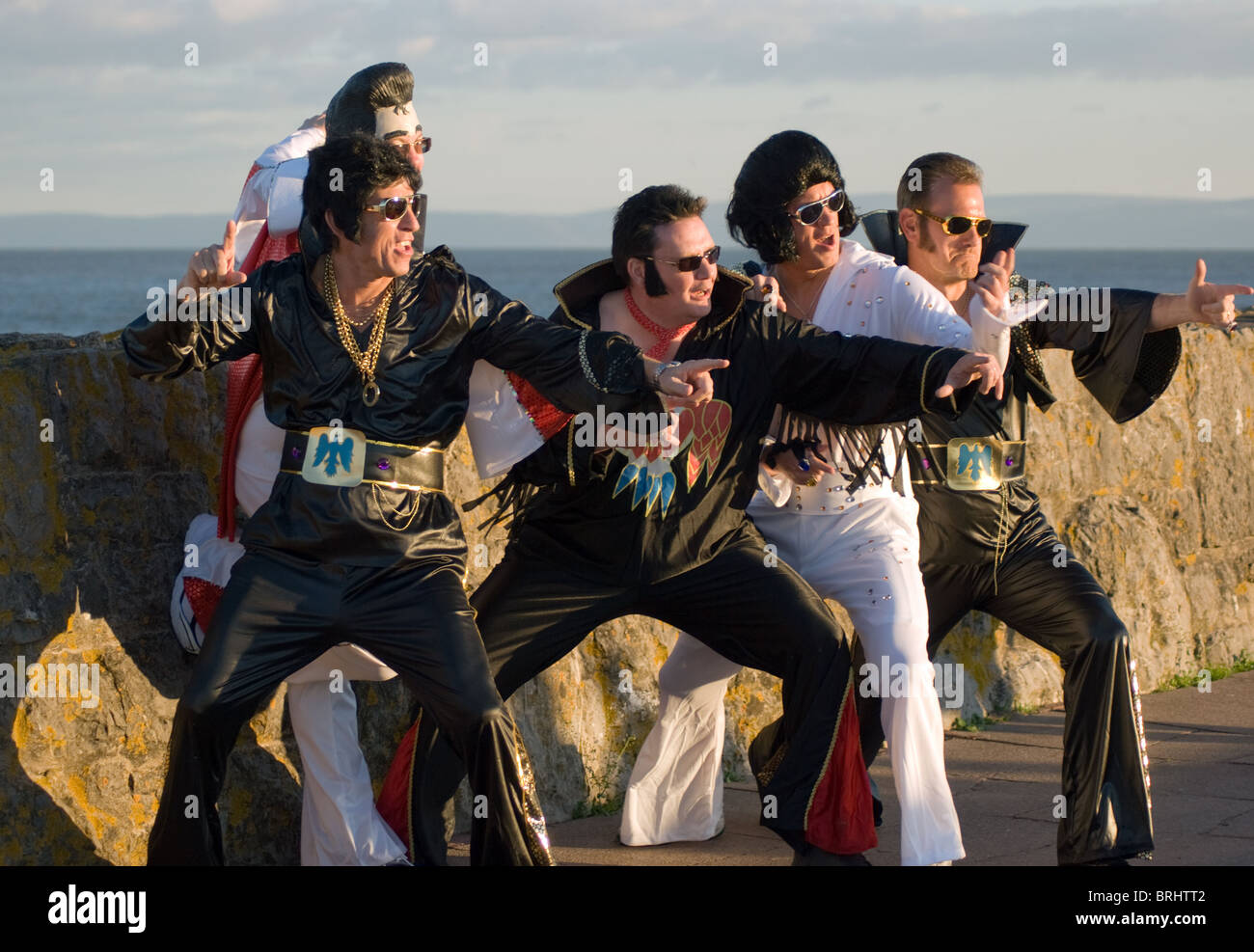 Les imitateurs d'Elvis sur la promenade de Porthcawl, dans le sud du Pays de Galles (Royaume-Uni), le week-end', 'Elvis Banque D'Images