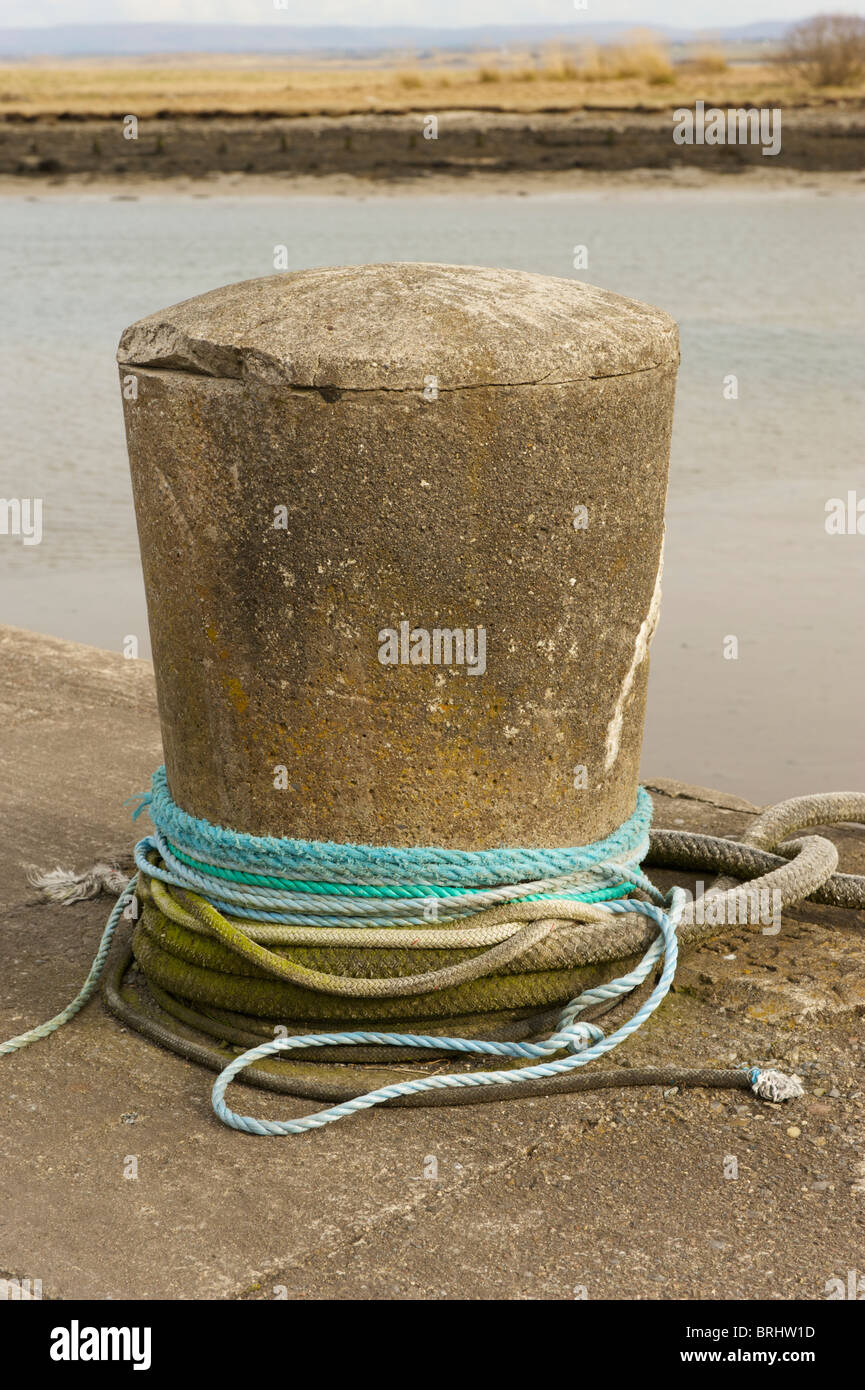 Des cordes attachées à un quai à Killala, Comté de Mayo, Irlande Banque D'Images
