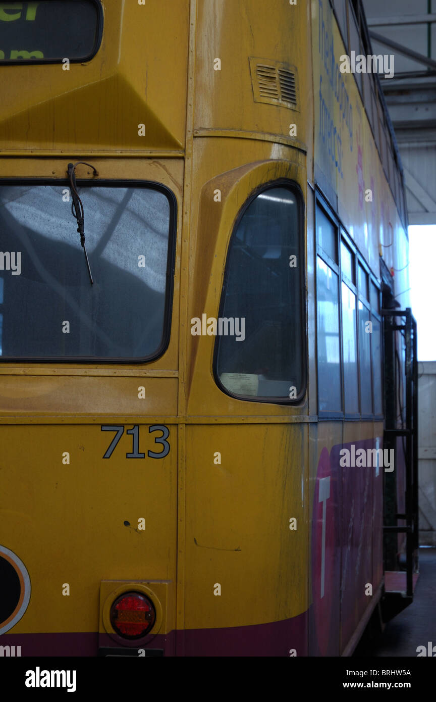 Tramway 713 Blackpool en depot à rigby rd pour nouveau raccord de porte Banque D'Images