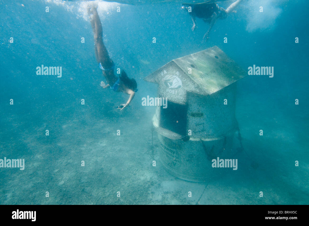 Pour La Plongee Vers Le Bureau De Poste Sous Marine Uniquement Des Mondes A Environ 20 Metres De L Ile Hideaway Dans L Ocean Pacifique Vanuatu Photo Stock Alamy