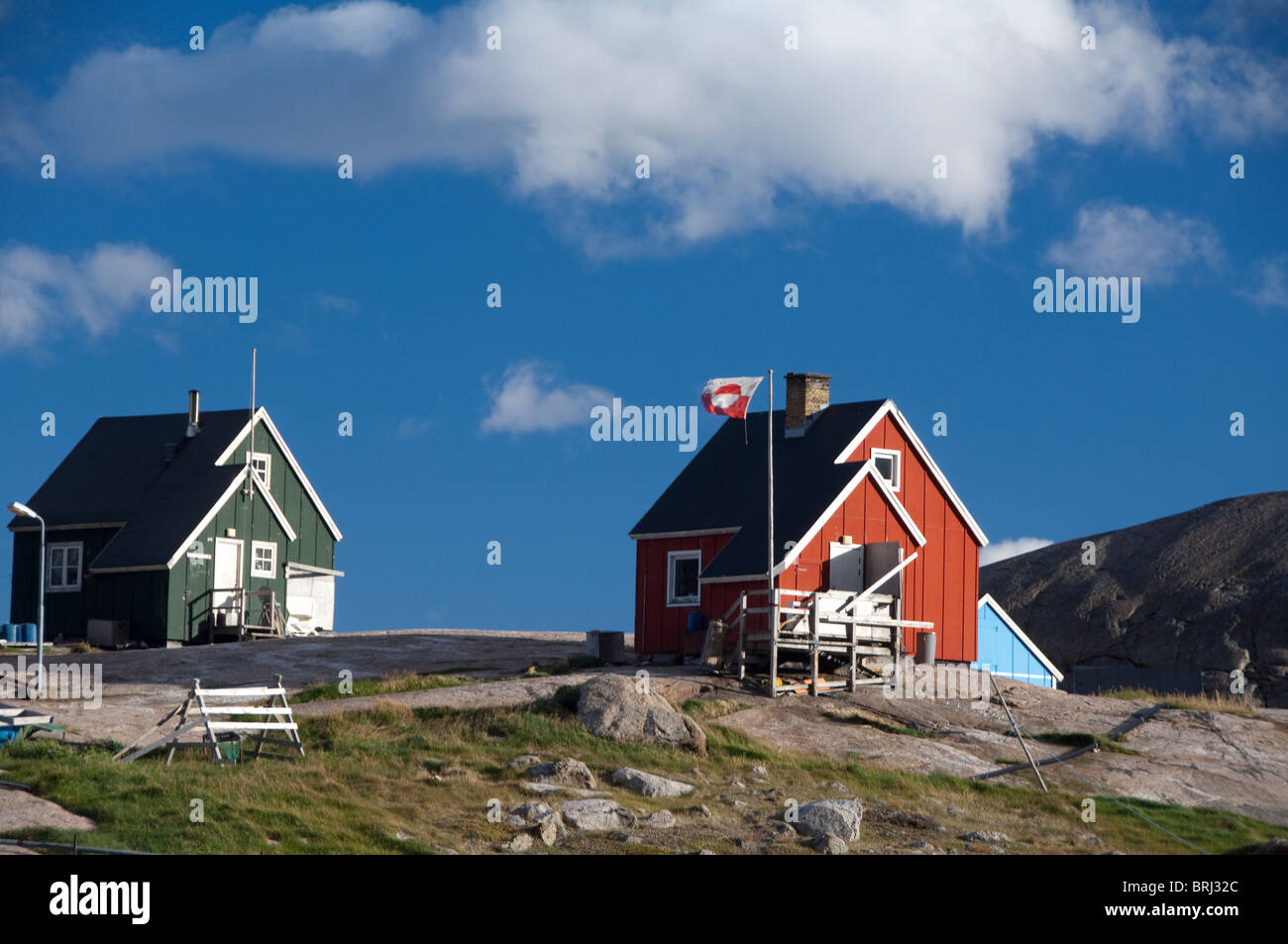 Le Groenland, Prince Christian Sound (aka Prins Christian Sund). Petit village de pêcheurs à distance Banque D'Images