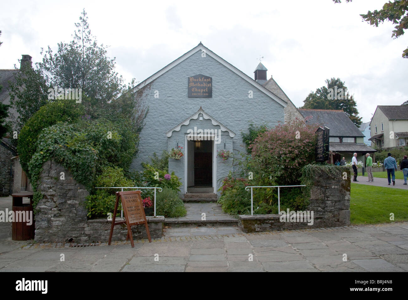 L'église méthodiste de Buckfast dans l'enceinte de l'abbaye de Buckfast, Devon, Royaume-Uni. Banque D'Images