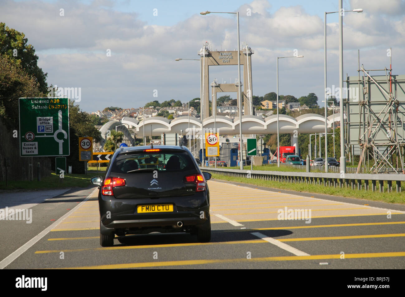 La route nationale de l'A38 Autoroute de Devon, à l'approche du pont Tamar en direction de Cornwall England UK Banque D'Images