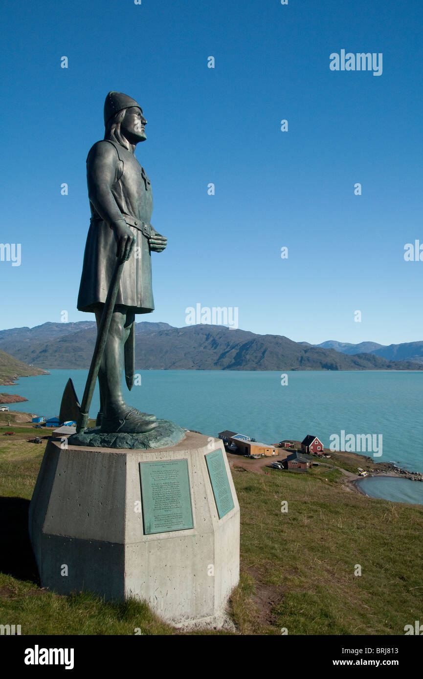 Le Groenland, Brattahlid (aka Qassiarsuk). Aperçu de la colonisation a commencé par Erik le Rouge. Statue du célèbre explorateur scandinave Leif. Banque D'Images