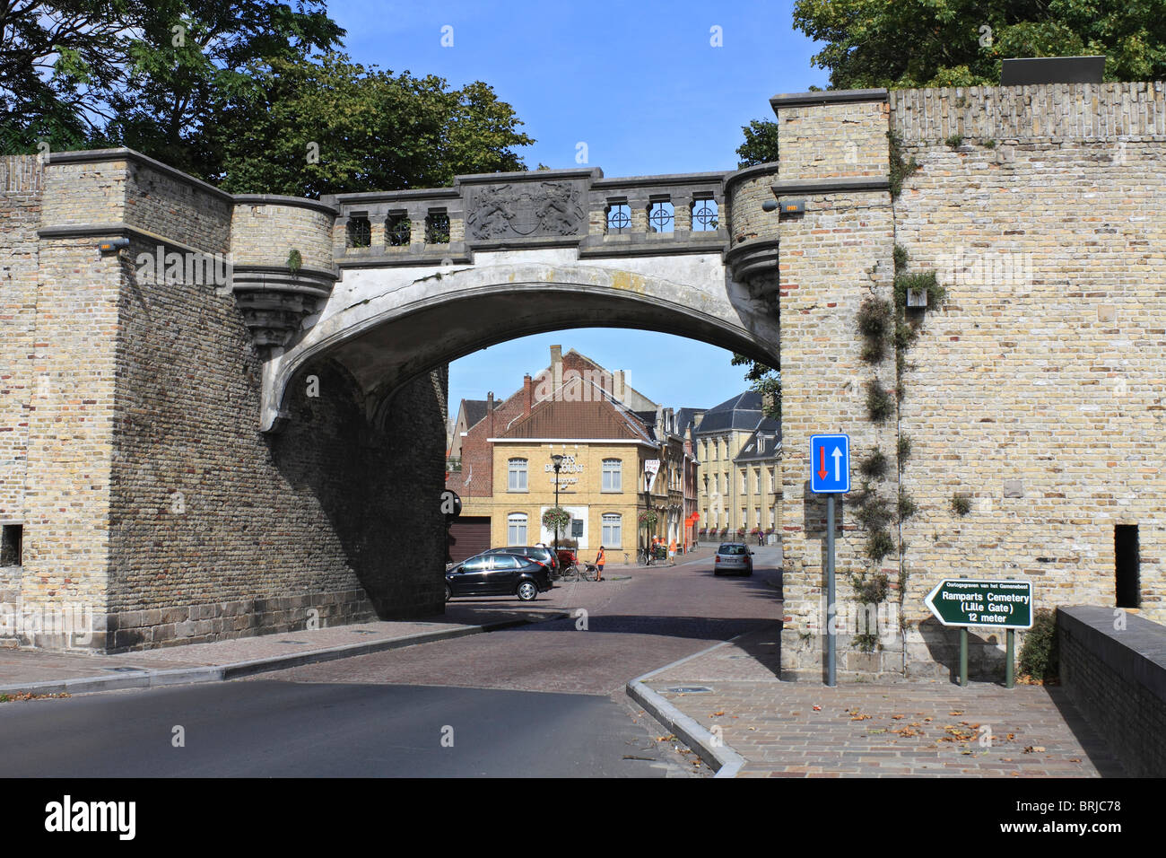 La porte de Lille partie des remparts fortifications autour de la ville d' Ypres (Ieper) en Belgique Photo Stock - Alamy