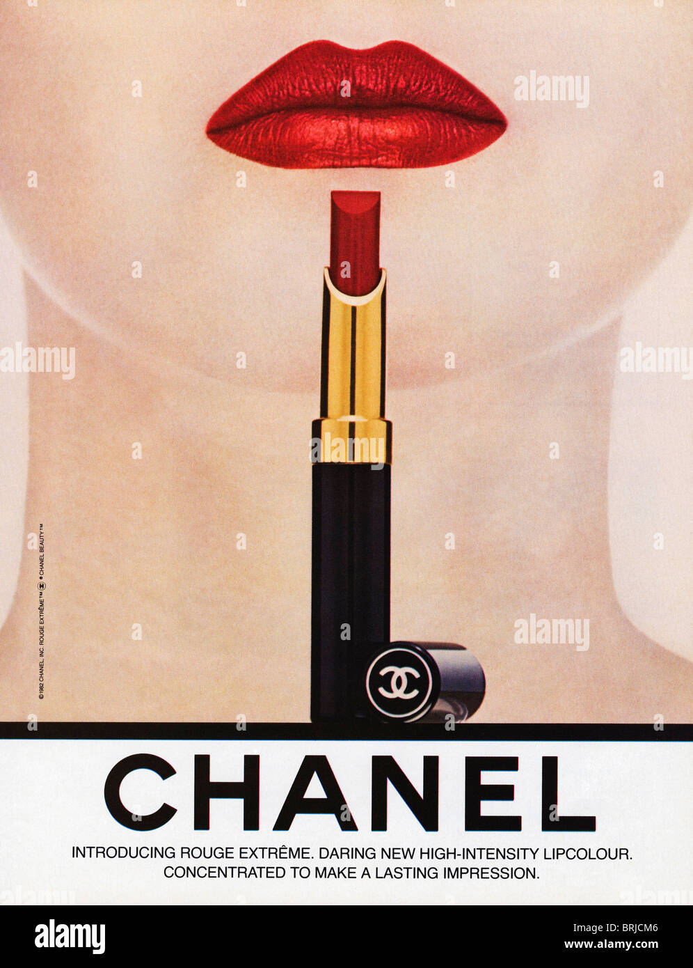 Annonce la couleur pour le rouge à lèvres CHANEL en magazine de mode américain vers 1983 Banque D'Images
