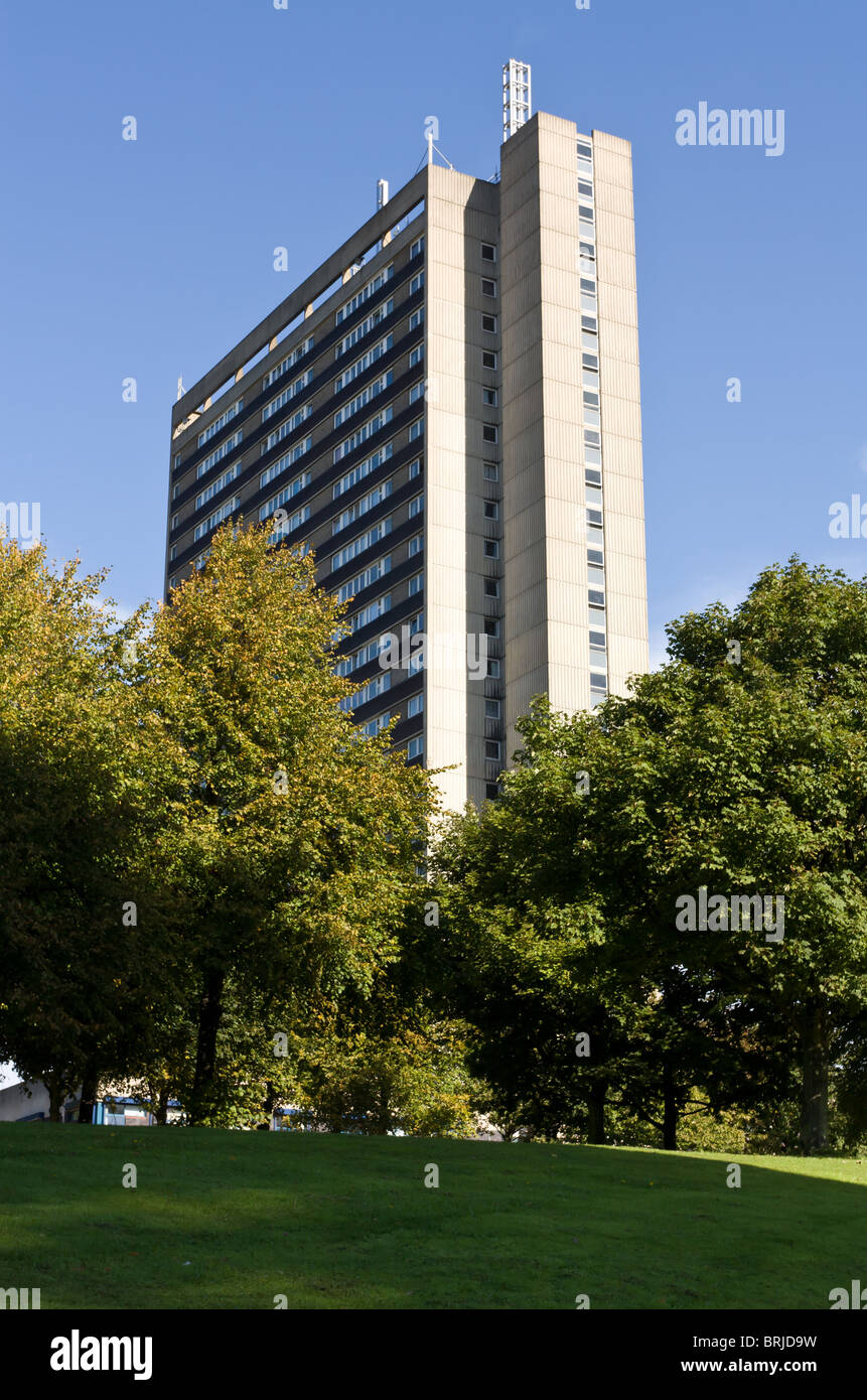 La tour au-dessus de Cruddas park shopping centre d'être renommé ; RIVERSIDE DENE off Westmorland Road, Newcastle. Banque D'Images