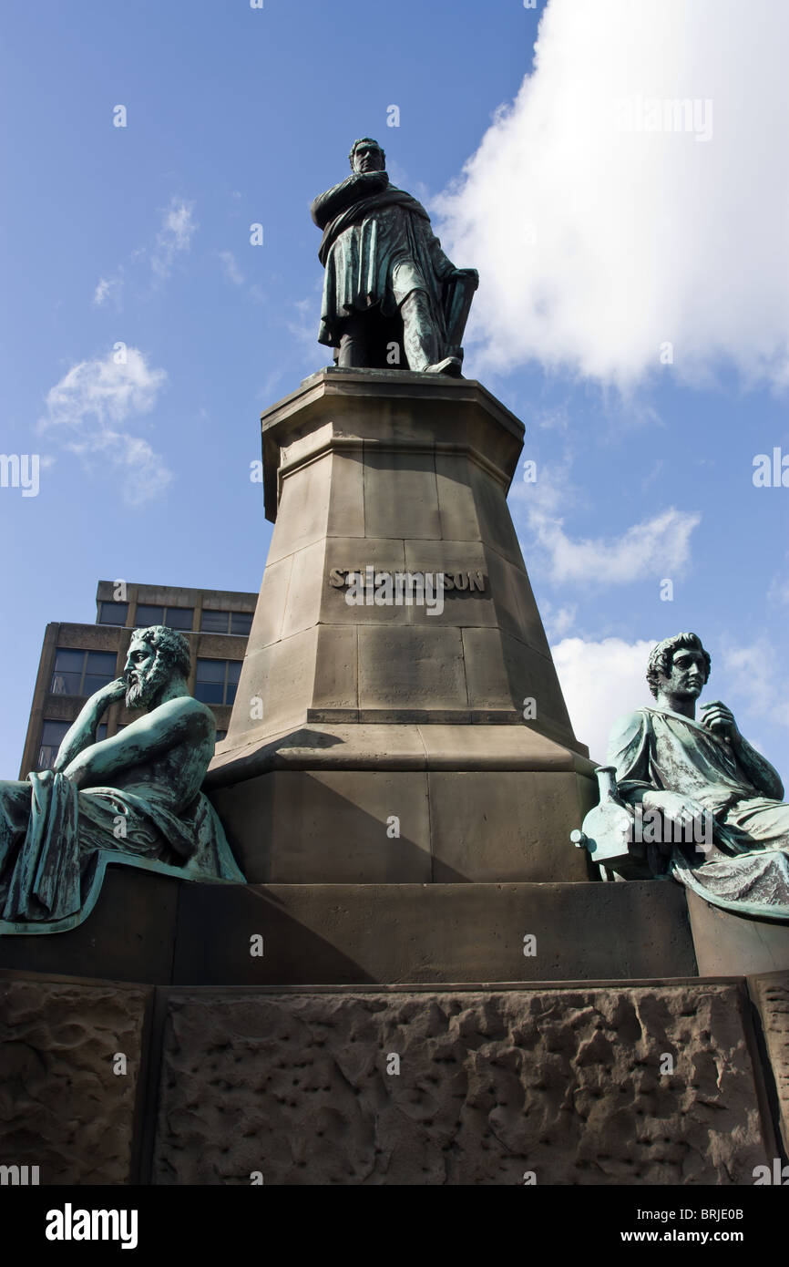 Avis de Robert Stephenson Monument situé dans le centre-ville de Newcastle, Angleterre du Nord-Est. Banque D'Images