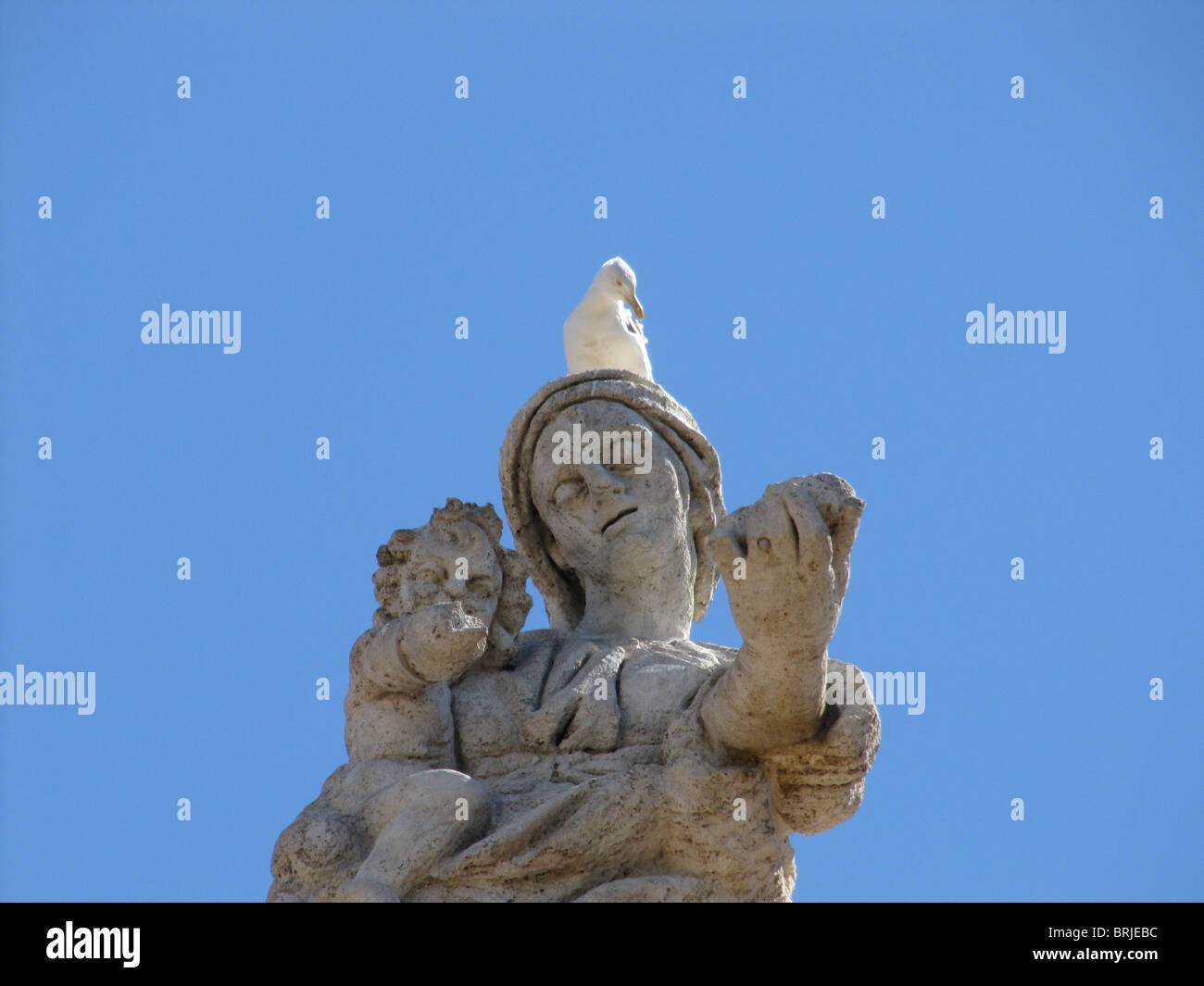 L'Italie, Rome, statue de Marie et l'enfant Jésus Banque D'Images