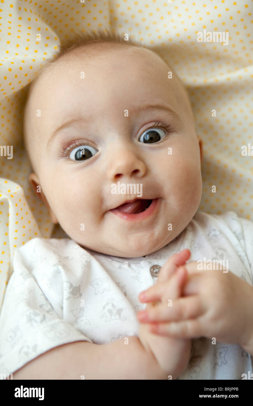 Photo De Bebe Avec De Grands Yeux Portrait Photo Stock Alamy Photo De Bebe Avec De Grands Yeux Portrait Photo Stock Alamy