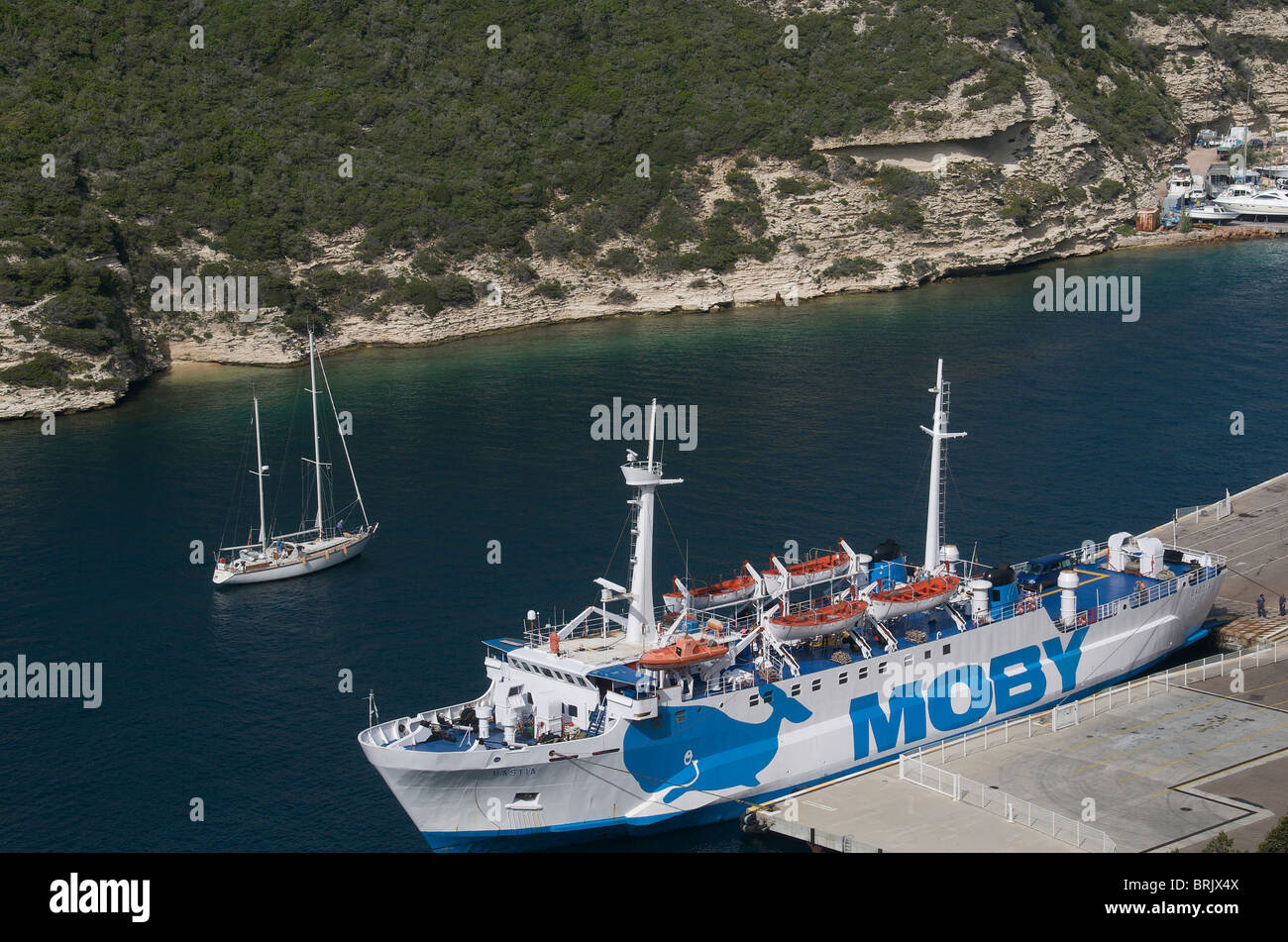 Ferry pour Sardignia en port, Bonifacio, Corse Banque D'Images