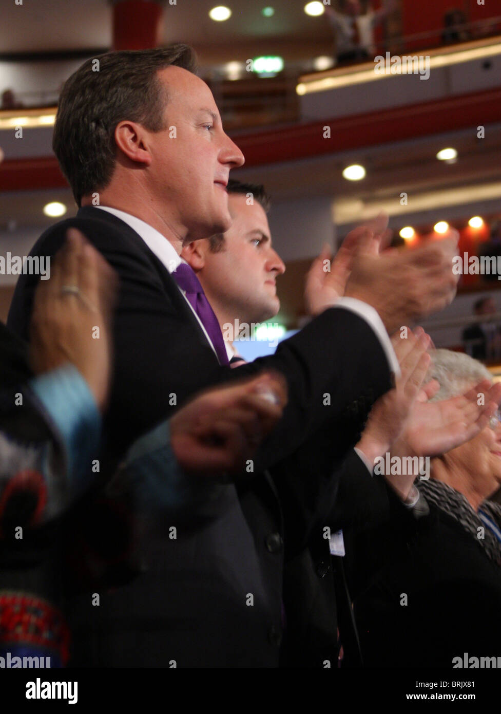 DAVID CAMERON MP PREMIER MINISTRE 03 Octobre 2010 L'ICC BIRMINGHAM ENGLAND Banque D'Images