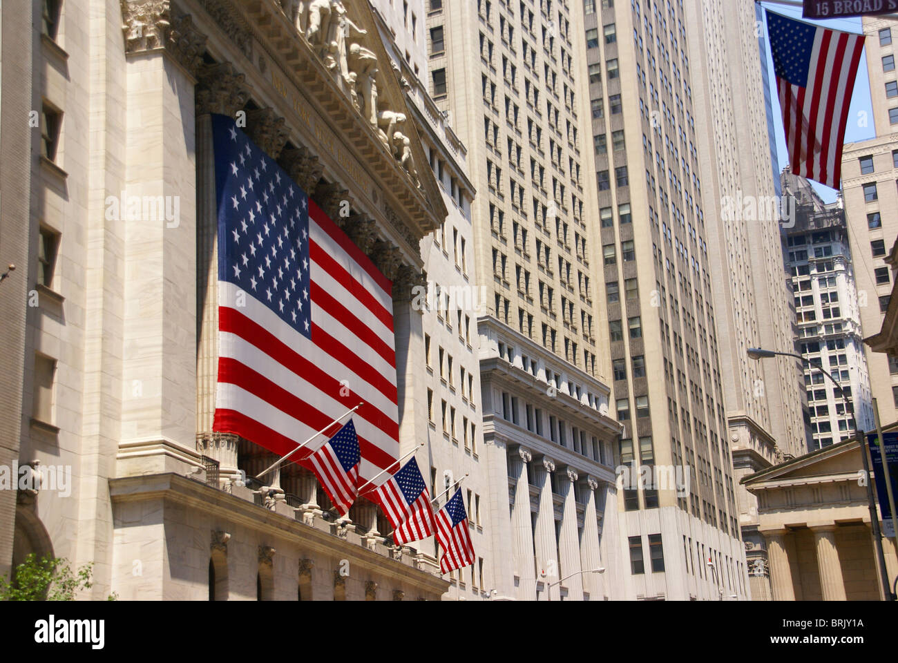 New York Stock Exchange, drapé de drapeaux américain, Wall Street, financial district, New York City Banque D'Images