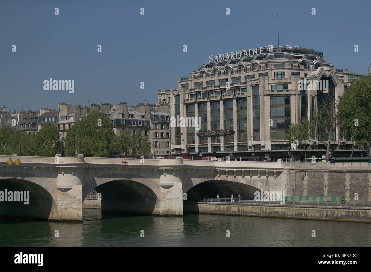 Pont Neuf (nouveau pont) Transition vers la Seine et la Samaritaine department store, Paris France Banque D'Images