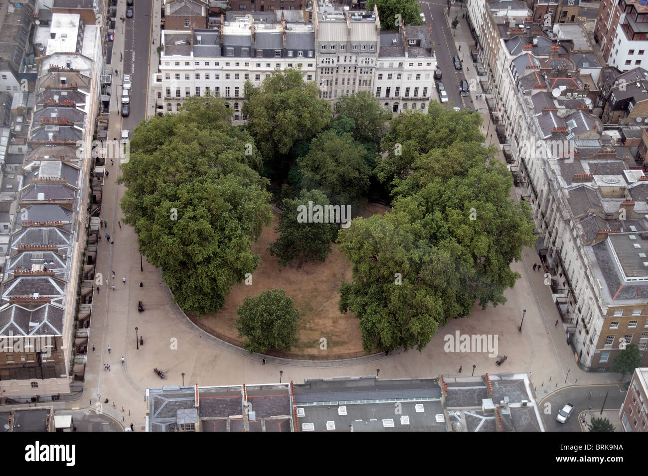 Vue aérienne d'une région aride Fitzroy place entourée de bâtiments de style géorgien du centre de Londres, au Royaume-Uni. Banque D'Images