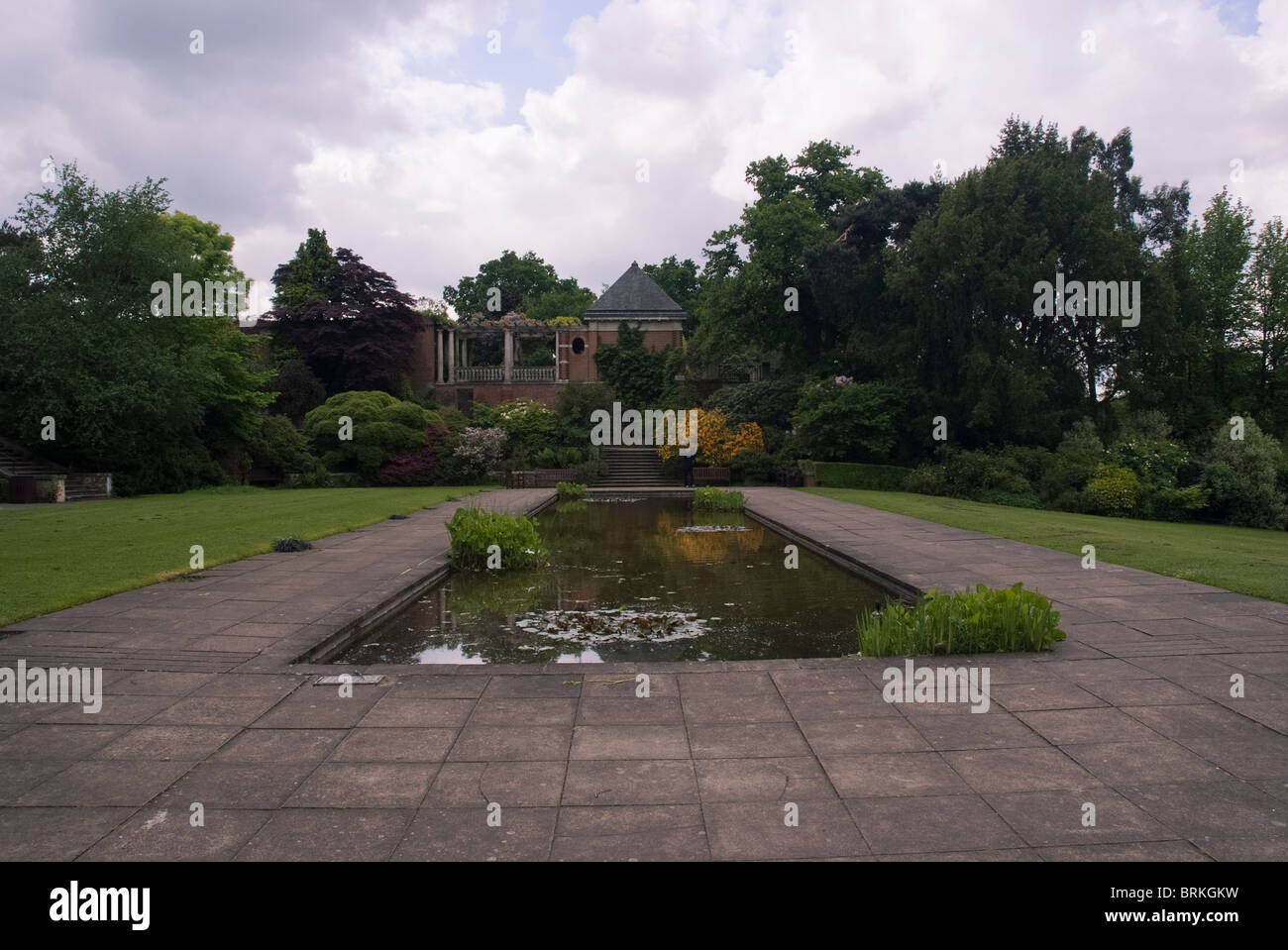 La Colline, jardin, étang aux nymphéas Londres Hampstead Heath Banque D'Images