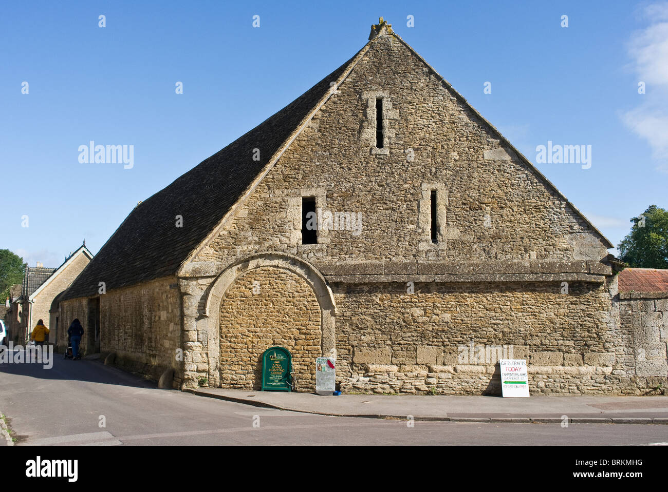 14ème siècle ancien tythe barn village de Lacock dans le Wiltshire England UK UE Banque D'Images
