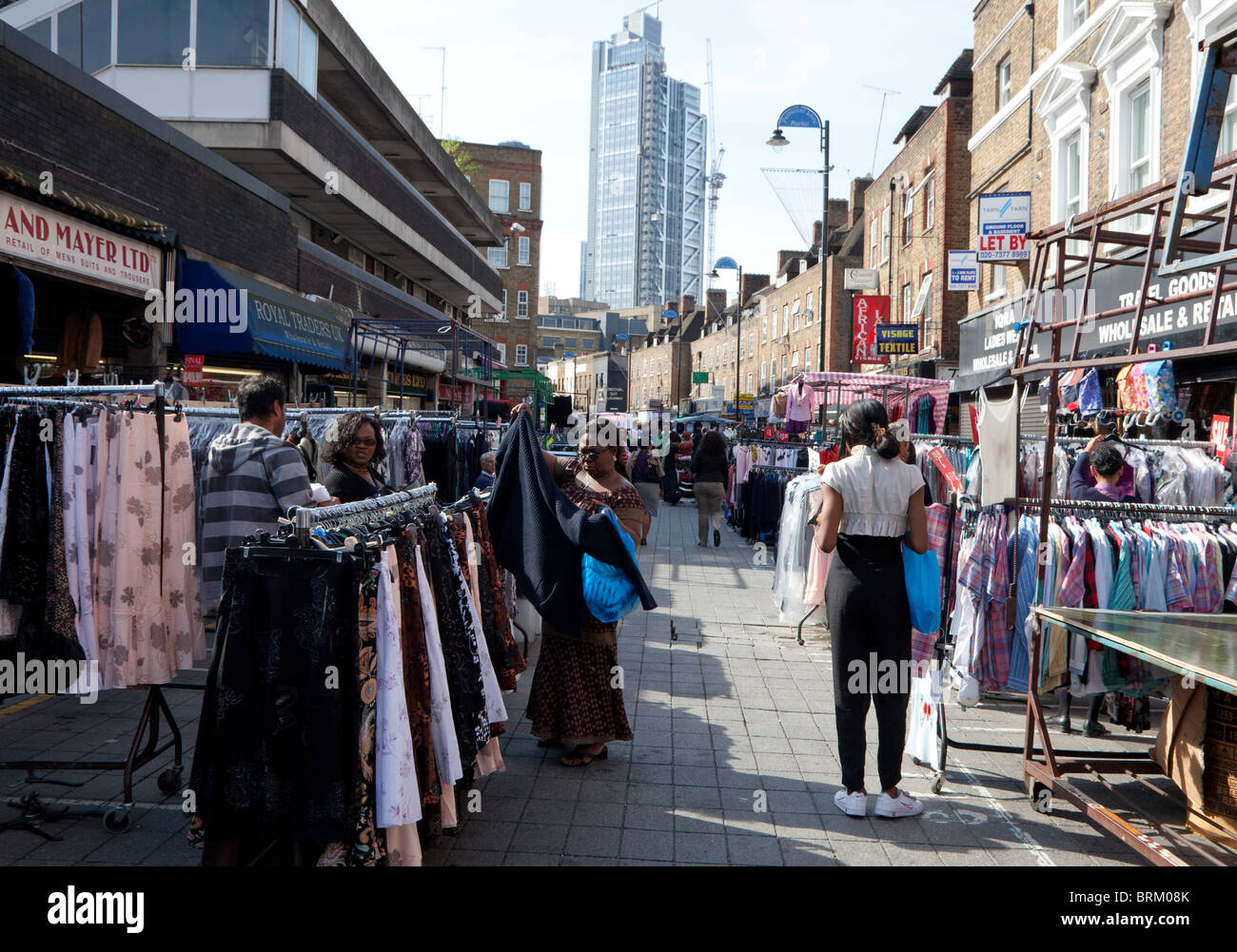 Le jupon Lane fashions street market, Londres Banque D'Images