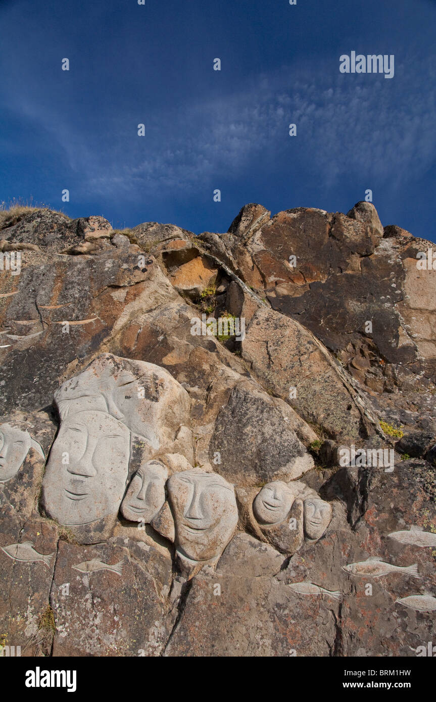 Le Groenland, Qaqortoq. La plus grande ville du Groenland du sud. Rock Art Banque D'Images