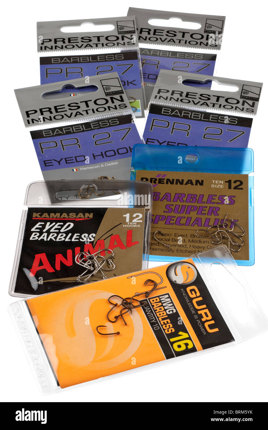 Sept paquets de taille moyenne mixte eyed les hameçons Banque D'Images