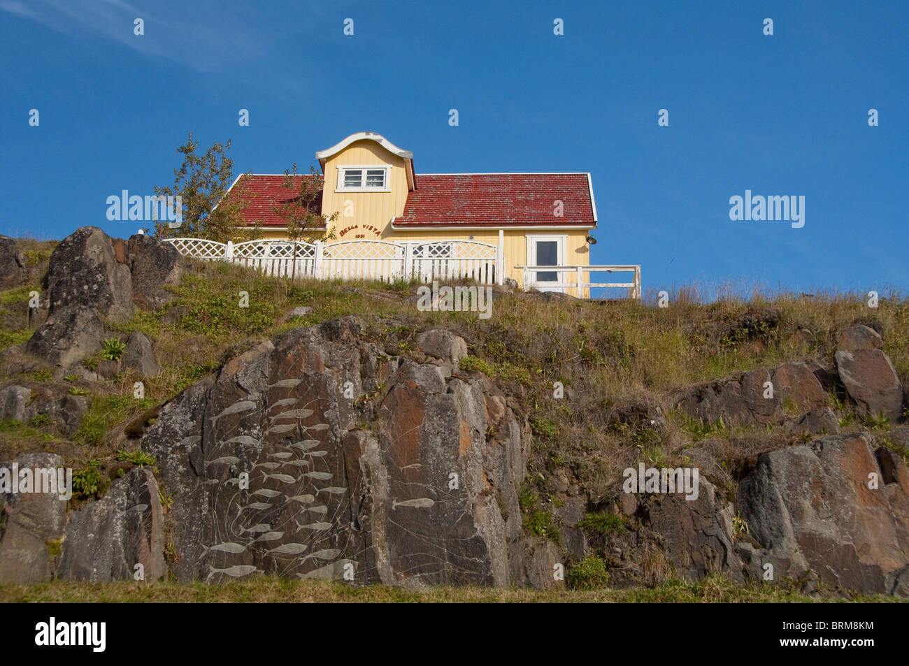 Le Groenland, Qaqortoq. La plus grande ville du Groenland du sud. Rock Art Banque D'Images
