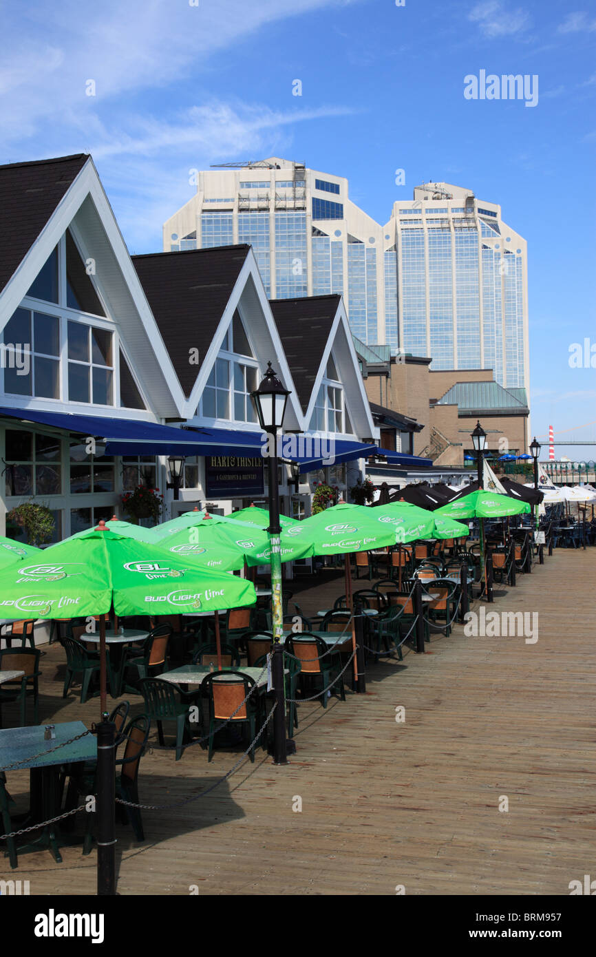 Restaurants à l'extérieur de marche du port de Halifax, Nouvelle-Écosse, Canada, Amérique du Nord. Photo par Willy Matheisl Banque D'Images